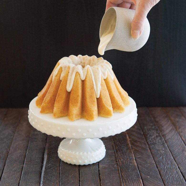 Nordic Ware Molde Crown Bundt