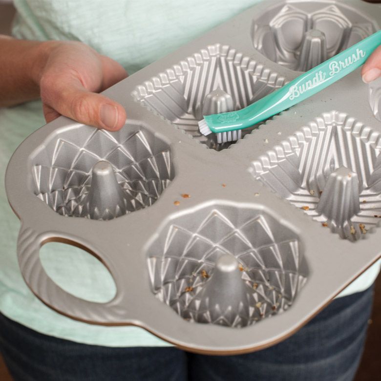 Nordic Ware Cepillo Limpiador Bundt